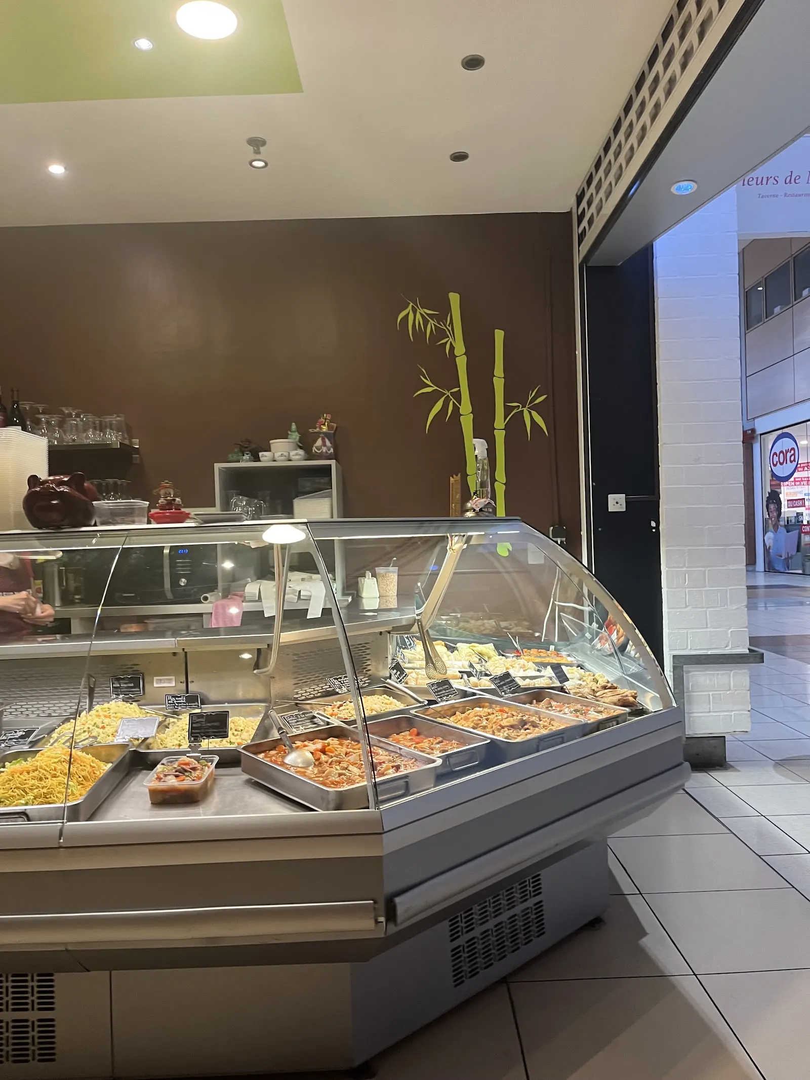 Le comptoir d'un restaurant de sushis d'Anderlecht